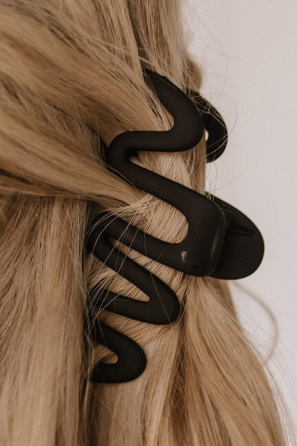 Wavy Matte Claw Clip For Cheap - Image 2