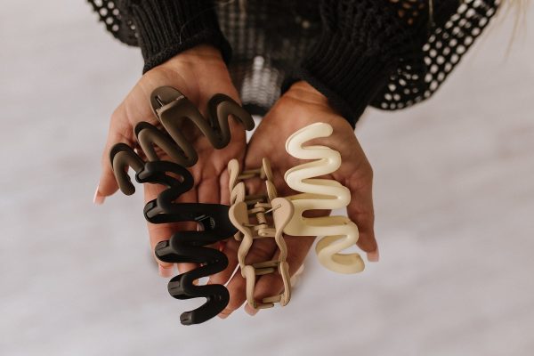 Wavy Matte Claw Clip For Cheap - Image 4